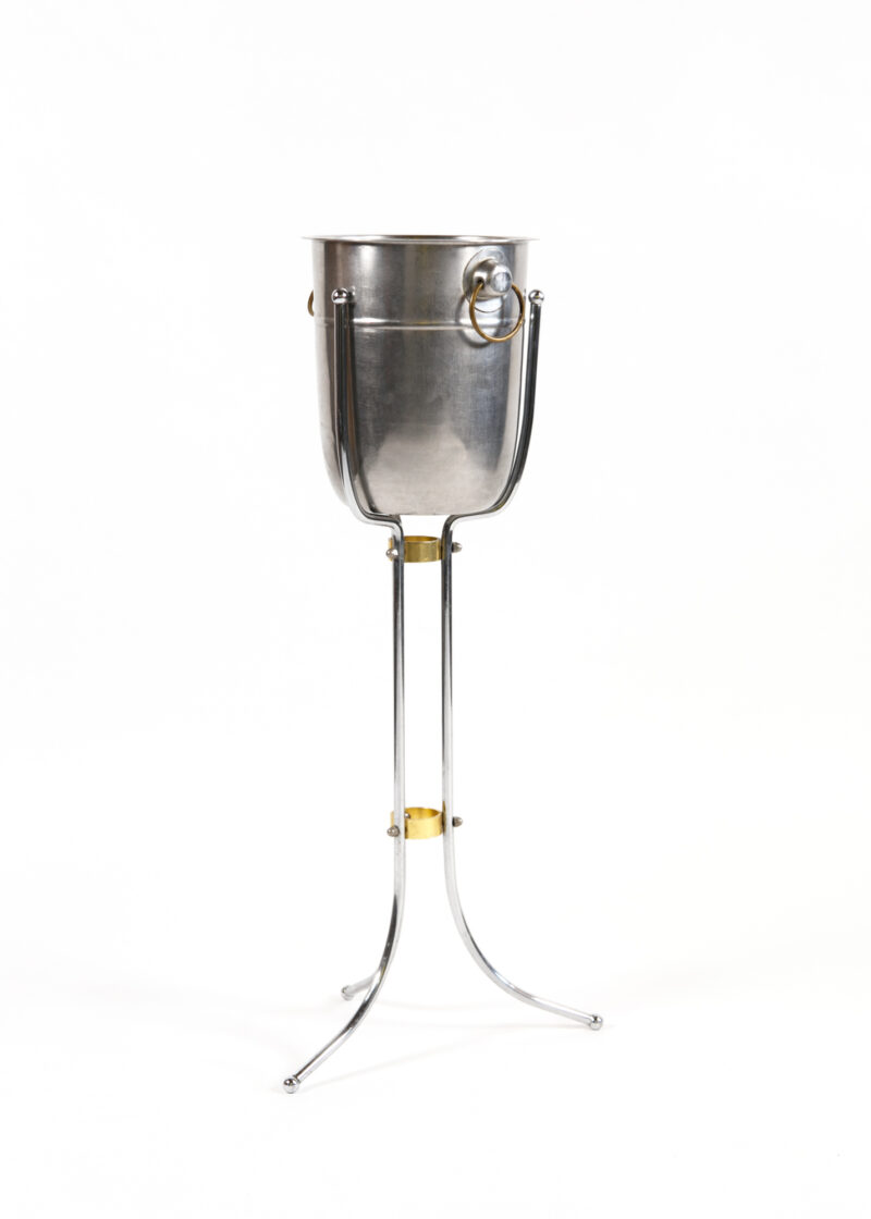 Champagnera de pie