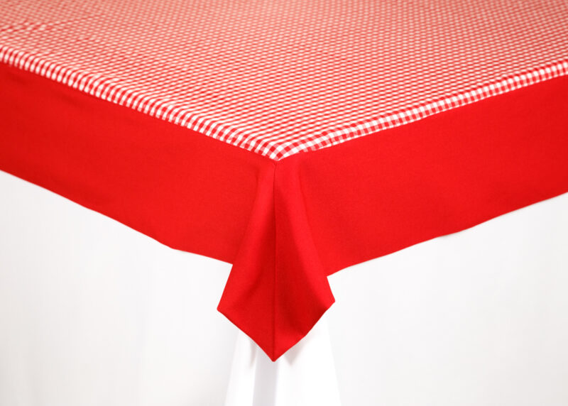 Sobre mantel Rojo Con Cuadritos Blancos